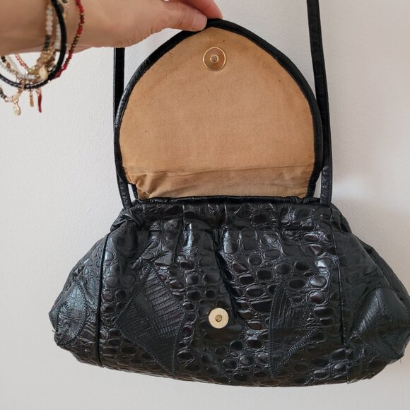 Vintage Made in Canada Black Embossed Leather Crossbody Purse - Picture 3 of 10